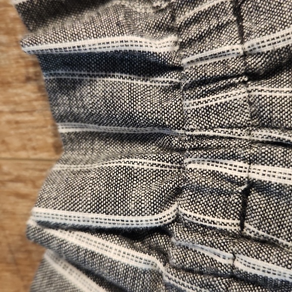 Love Tree * Striped Tie Front  Gray Women's Shorts. Size M - Picture 5 of 5